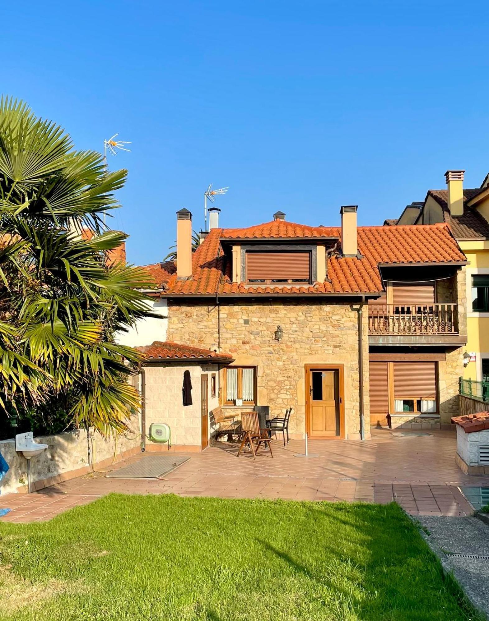 La Santina Y Su Jardin Appartement Avilés Buitenkant foto